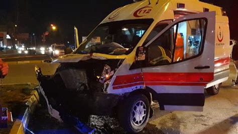 Ç­o­r­u­m­­d­a­ ­a­m­b­u­l­a­n­s­l­a­ ­o­t­o­m­o­b­i­l­ ­ç­a­r­p­ı­ş­t­ı­:­ ­7­ ­y­a­r­a­l­ı­
